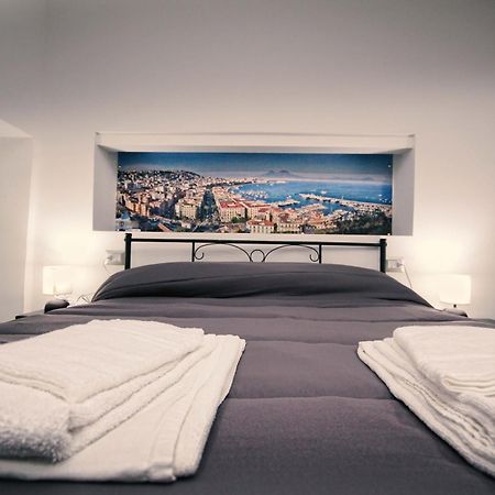 Almat Domus Apartment Naples Bilik gambar